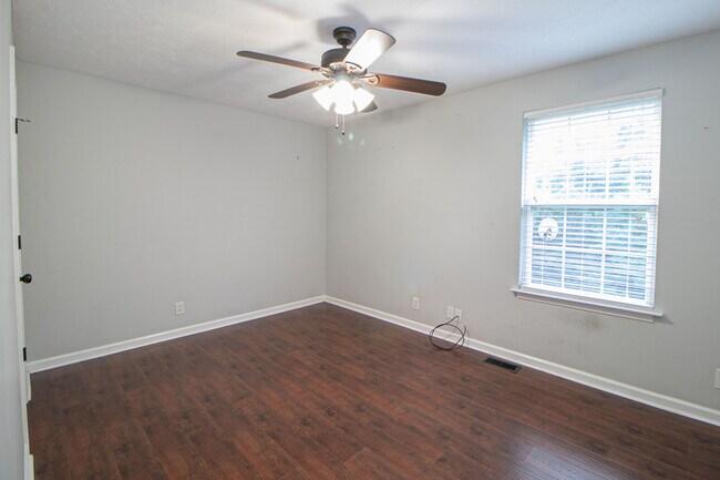 Building Photo - 570 Somerset Ln