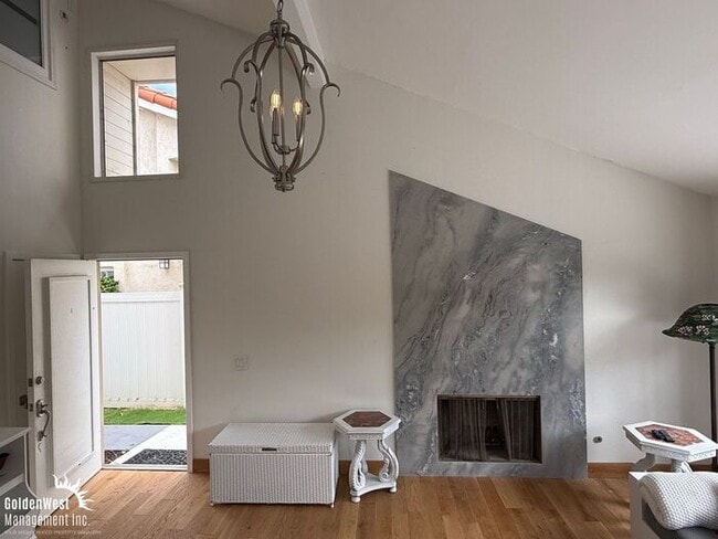 Building Photo - Modern 3Bdm 3Ba with Bonus Room Coastal Ho...