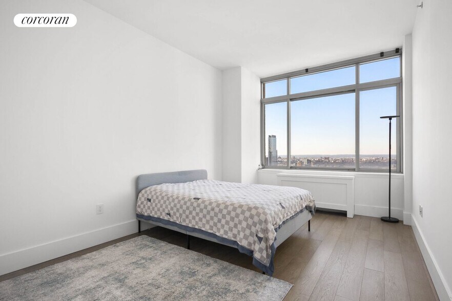 Building Photo - 271 W 47th St