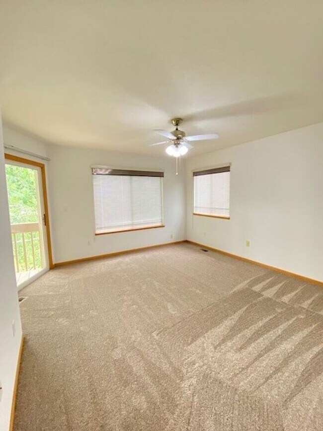 Building Photo - Large 3 Bedroom, 2.5 Bath Townhome with 2 car attached garage in Northwest Loveland, CO