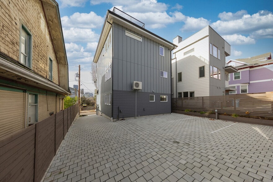 Building Photo - 305 18th Ave