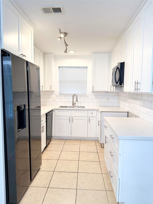 Building Photo - 2603 Shady Bayou Ln
