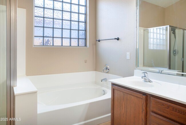 Building Photo - 46011 W Keller Dr