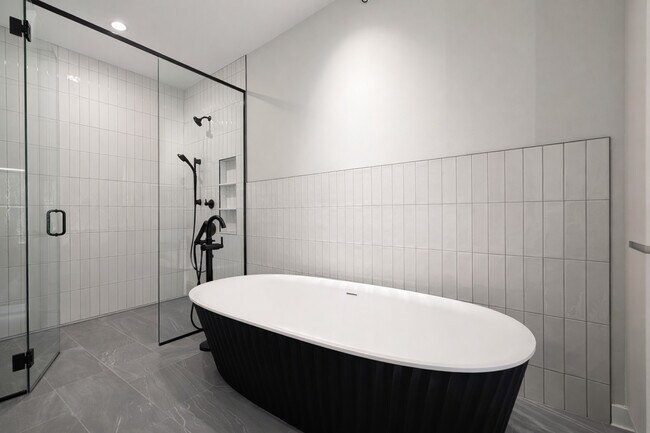 Building Photo - 1114 W Carroll Ave