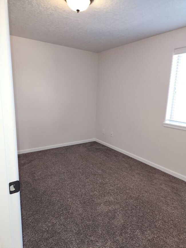 Building Photo - 3-bedroom 2.5 bath House