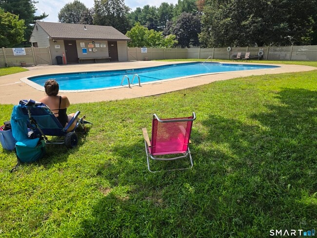 Building Photo - 512 Twin Circle Dr