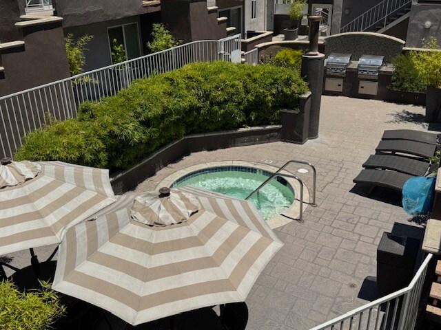 BBQ & Hot Tub - 355 N Maple St