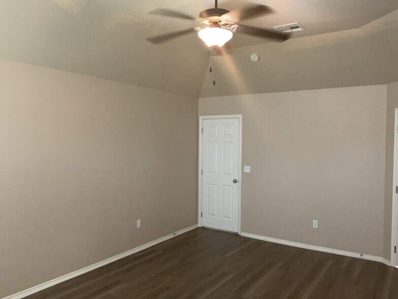 Building Photo - 4560 S 204th E Ave