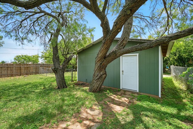 Building Photo - 5107 Durango Dr