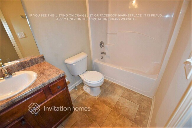 Building Photo - 2560 Freemont St