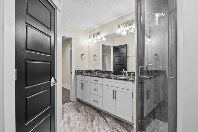 Building Photo - 240 Banyan Blvd