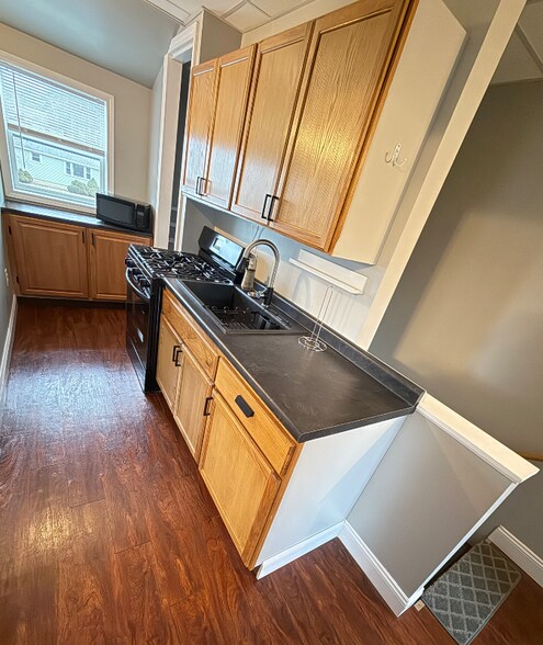 Building Photo - 25 Parkway N