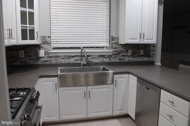 Building Photo - 222 Mary Jane Ln