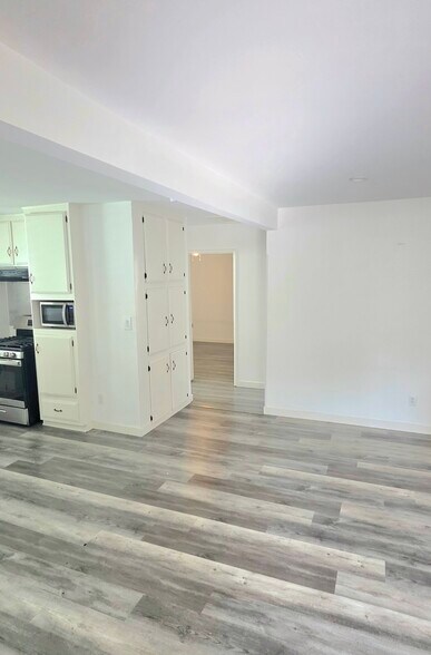 Building Photo - 340 Rennie Ave