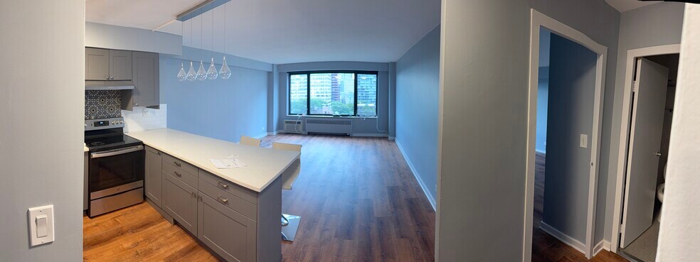 Building Photo - 3100 N Lake Shore Dr
