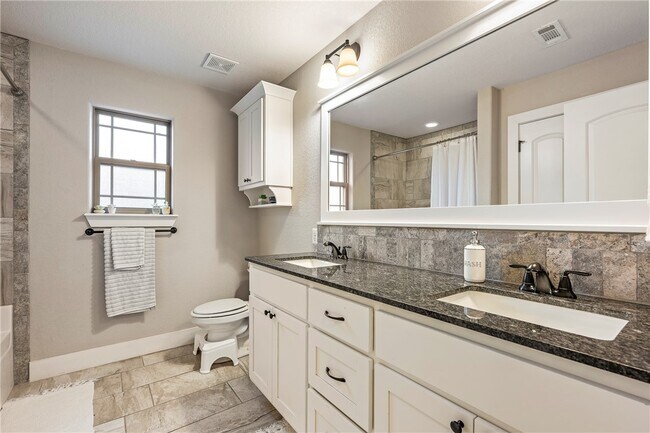 Building Photo - 1221 Stoneybrook Ln