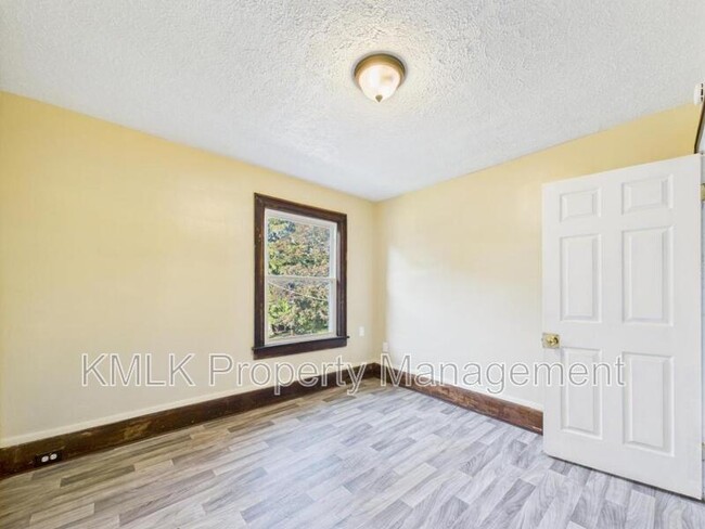 Building Photo - 855 Work Dr