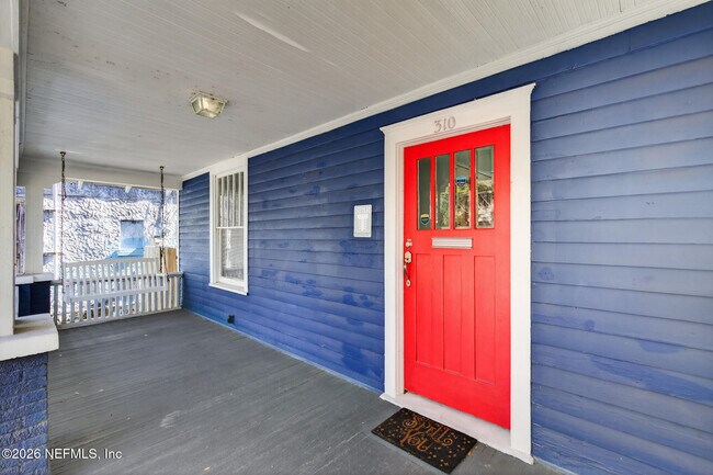 Building Photo - 310 W 10th St