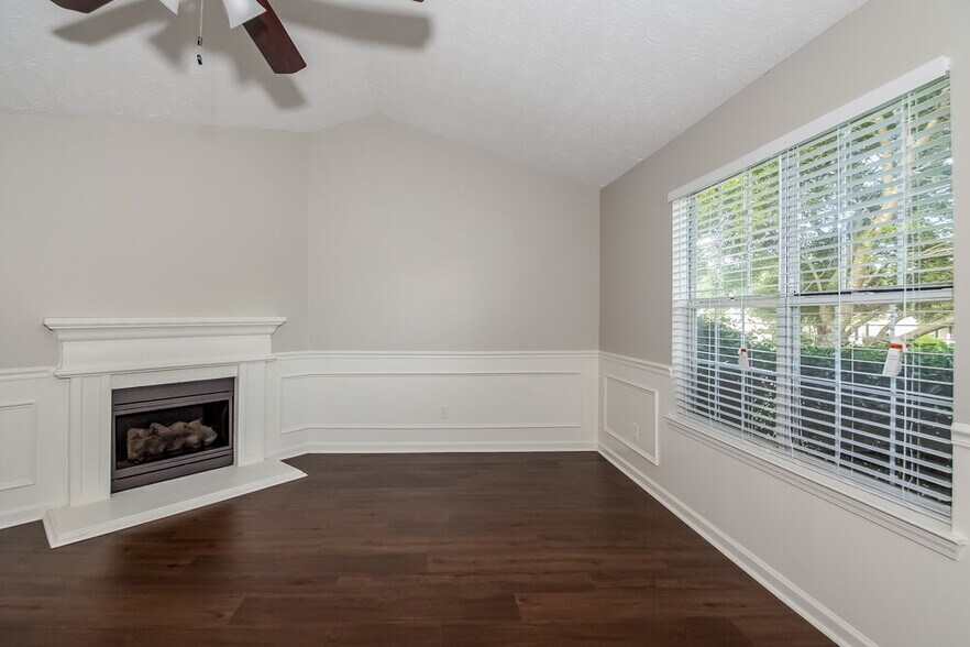 Building Photo - 5035 Yellow Pine Dr