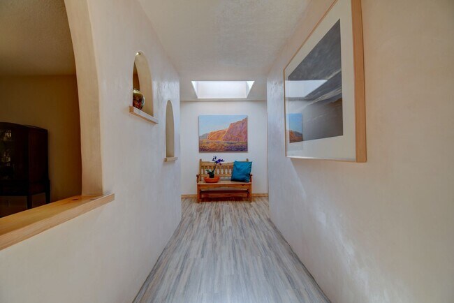 Building Photo - Executive 4 bedroom NE Heights home