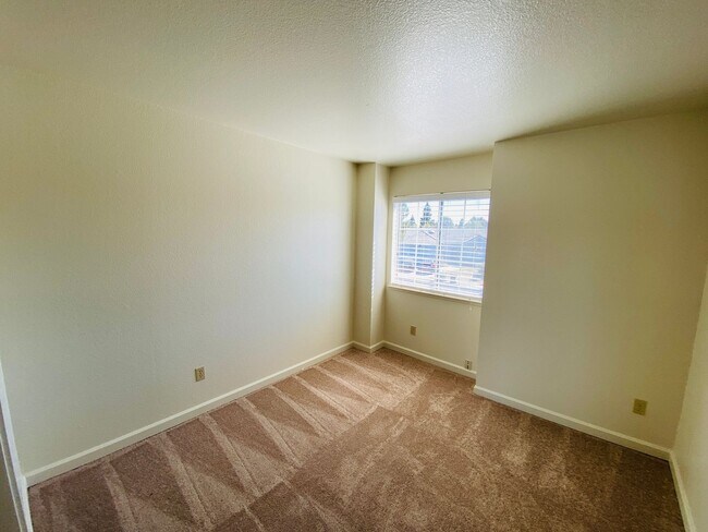 Building Photo - Laguna Home on Quiet Cul-De-Sac