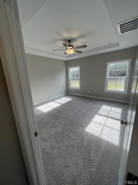 Building Photo - Room in House on Hanover Ct