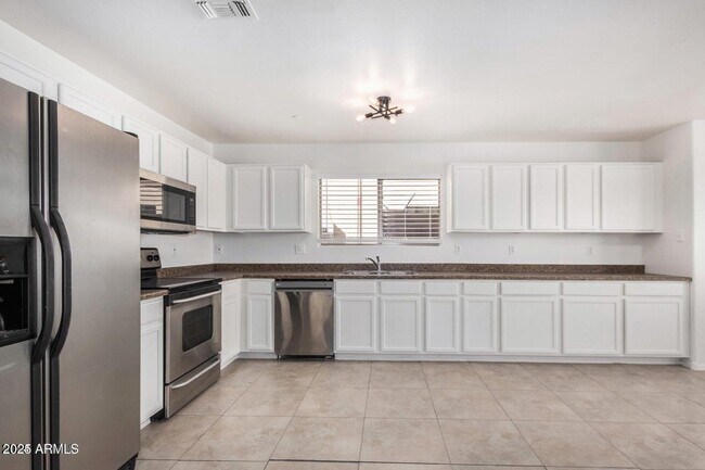 Building Photo - 11836 W Rosewood Dr