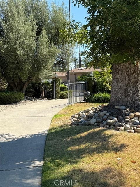Building Photo - 5403 Oakdale Ave