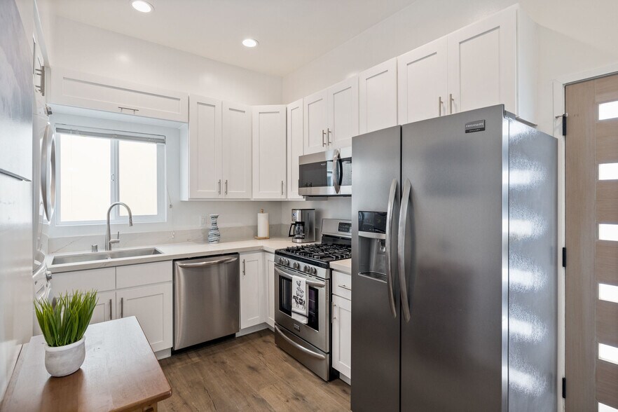 Building Photo - 131 Gull St