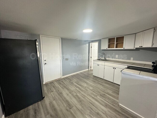 Building Photo - 1612 NE 24th St