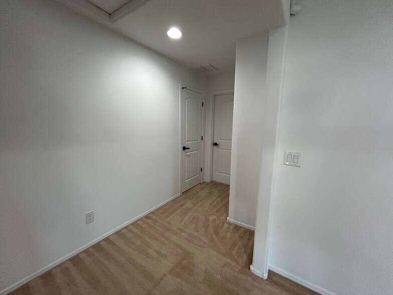 Building Photo - 2323 E Harwell Rd