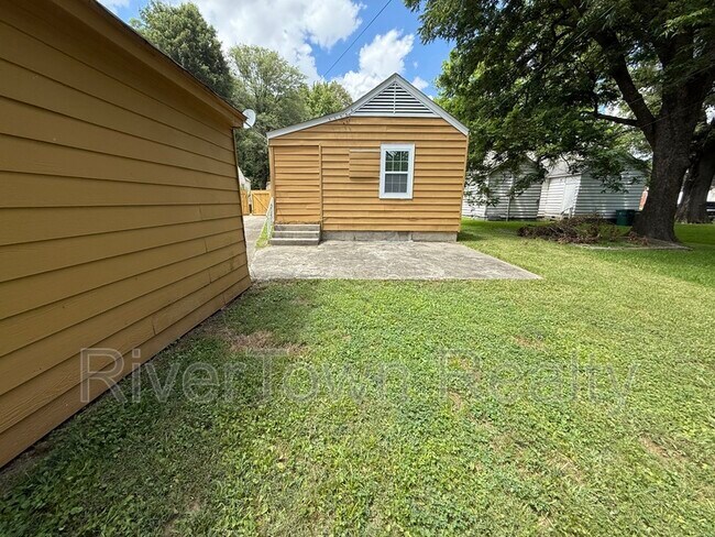 Building Photo - 2677 Larose Ave