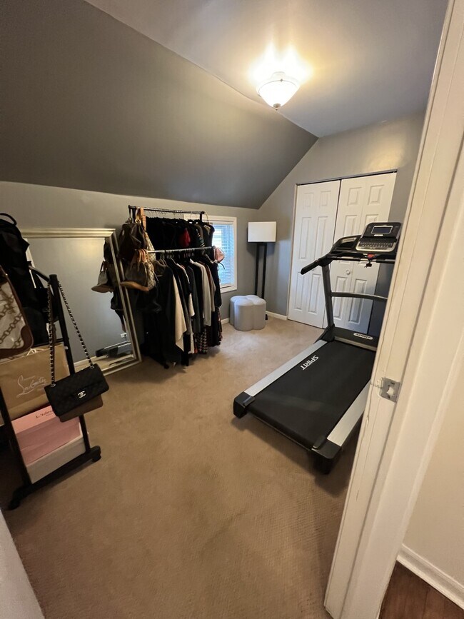 Second Bedroom W/ No Bed - 1807 W Eddy St