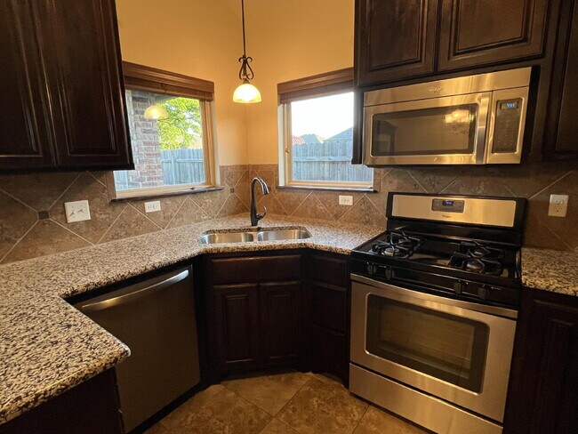 Building Photo - "Charming 3-Bedroom Home with 2 Full Baths...