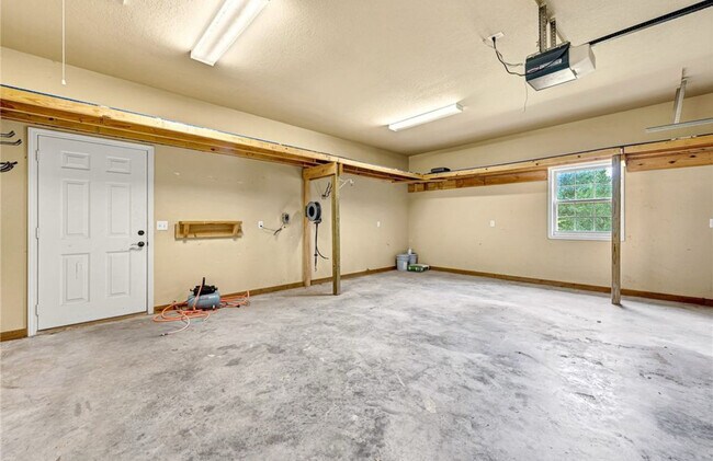 Building Photo - 1 Yarty Ln