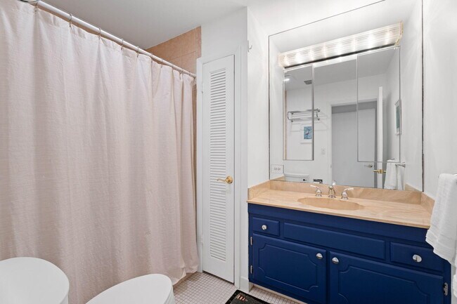 Building Photo - 9900 S Ocean Dr