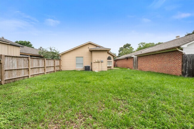 Building Photo - 6606 Laurel Glen Dr