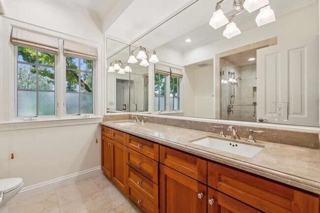 Building Photo - Beautiful, Old-World-style Home in the Heart of Central Menlo Park