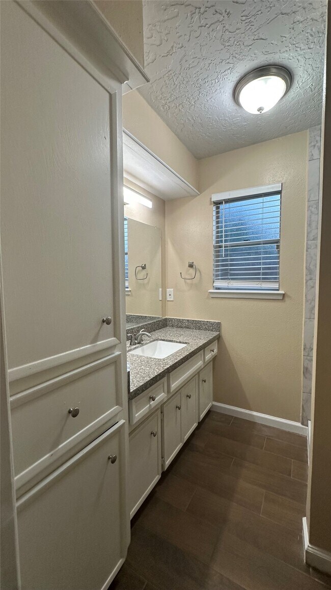 Building Photo - 11503 Briar Forest Dr