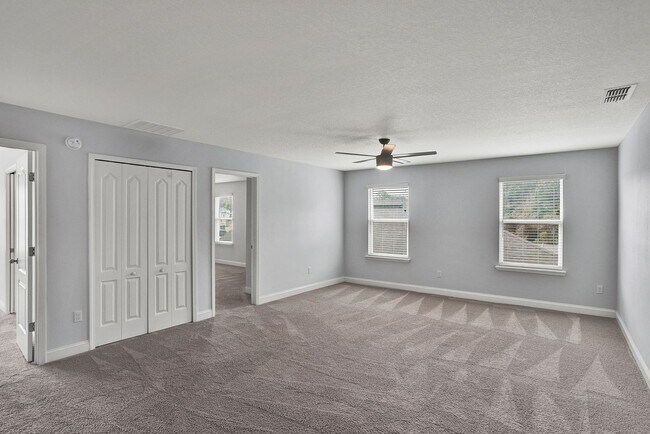 Building Photo - Beautiful 5/4 Home with Over 4k sqft, Fenced in Yard & 3 Car Garage! Pet friendly!