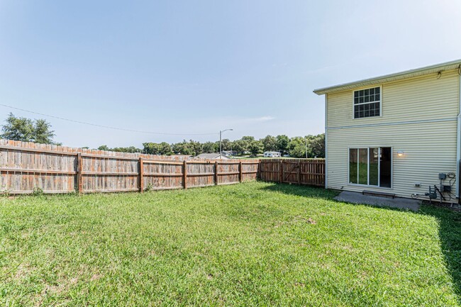 Building Photo - Newly updated townhome!