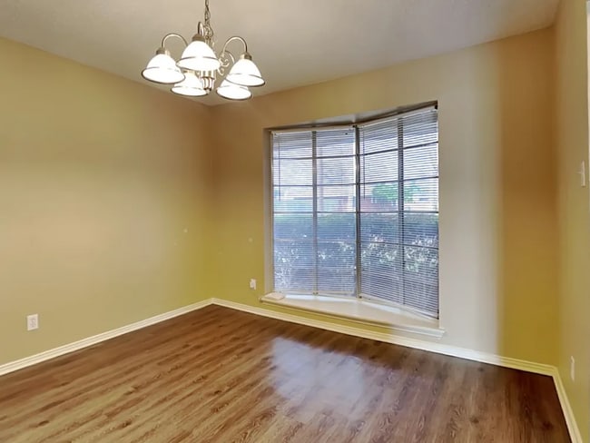 Building Photo - 151 Valleyglen Dr