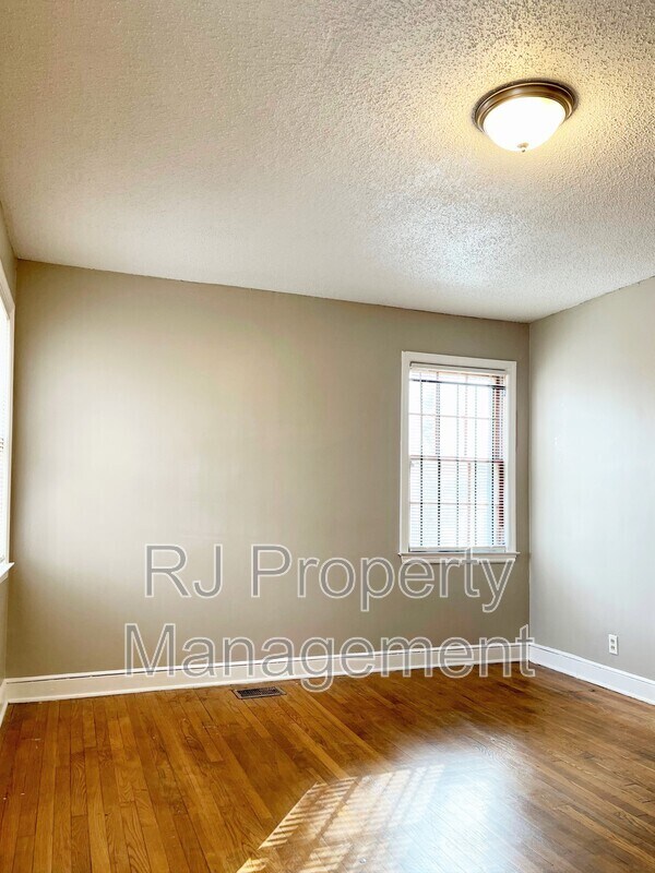 Building Photo - 3268 E Rosita Cir