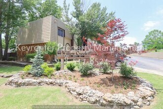 Building Photo - 2 Bed | 1 Bath Condo in Central Tulsa!