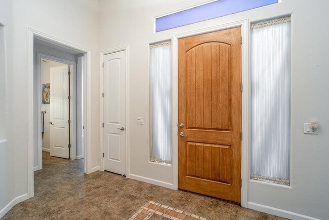 Building Photo - Washington Fields Home with Casita!