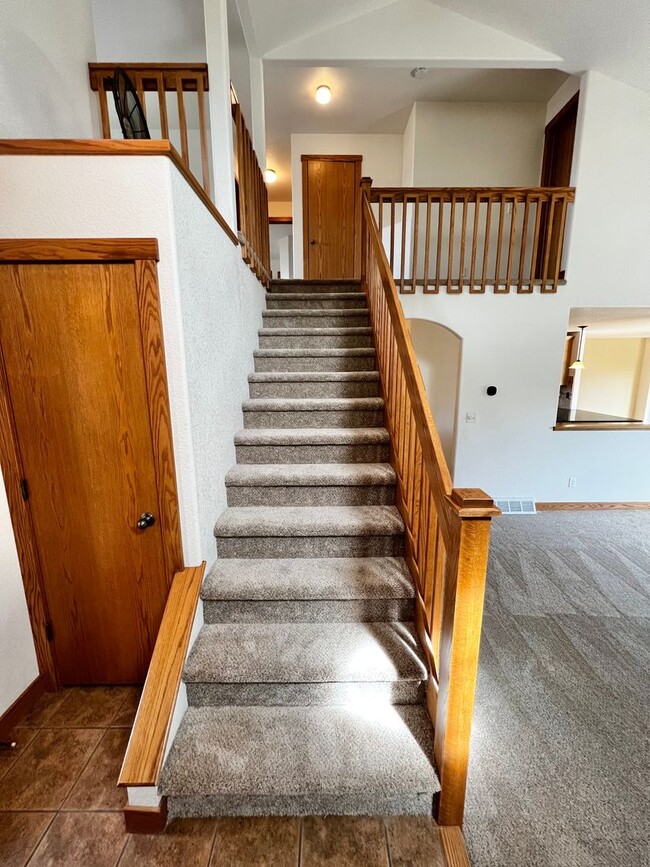 Building Photo - 3 bed, 3 bath Home in Poudre Overlook Neig...