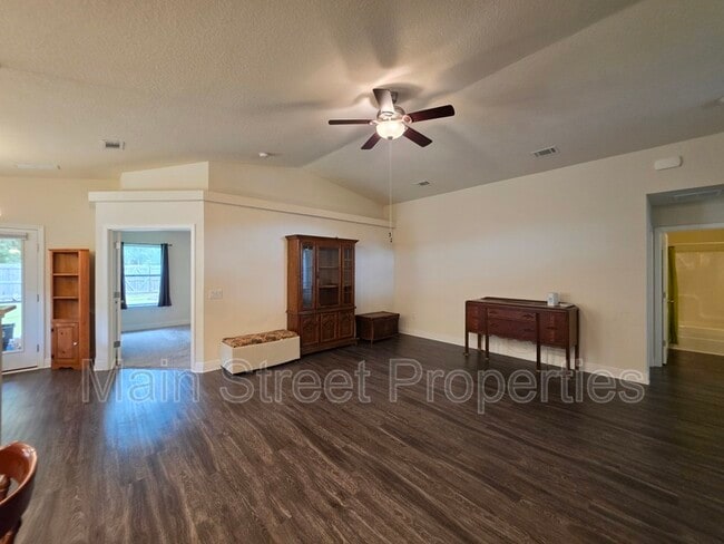 Building Photo - 5165 Peach Dr