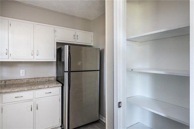 Building Photo - 580 Downing St