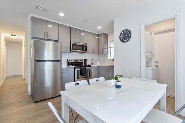 Building Photo - 113 Phippen Waiters Rd