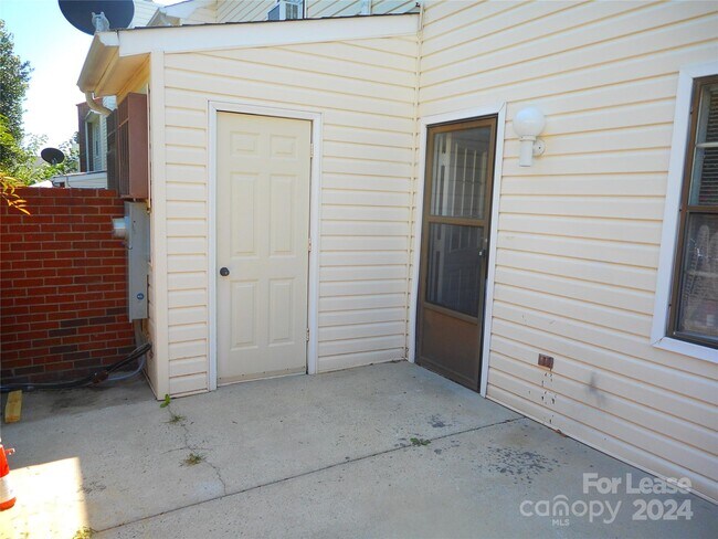 Building Photo - 10921 Hunter Trail Ln